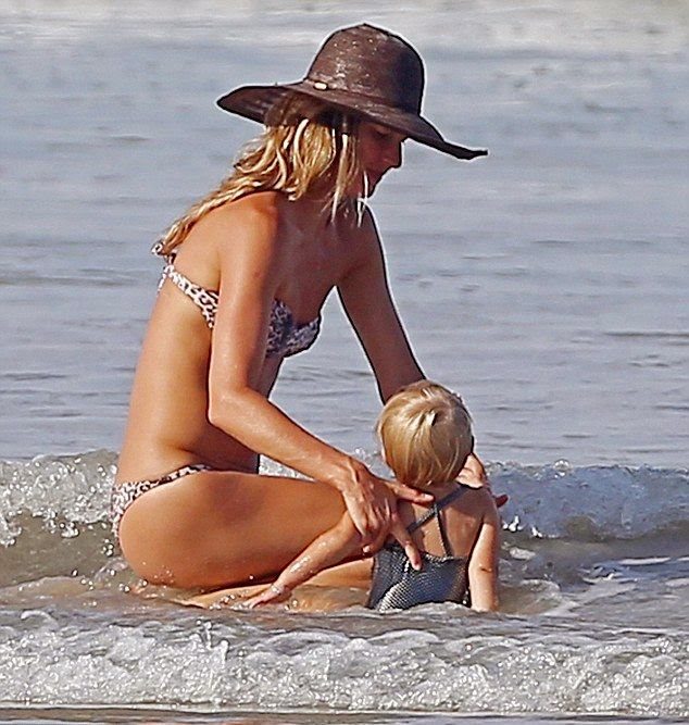foto bikini teen porn gisele bundchen yellow bikini